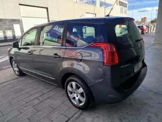 Peugeot 5008 2012