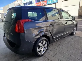 Peugeot 5008 2012