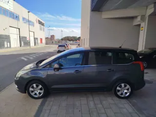 Peugeot 5008 2012