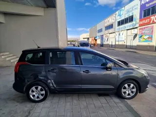 Peugeot 5008 2012