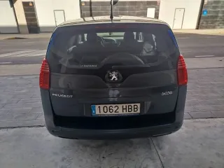 Peugeot 5008 2012