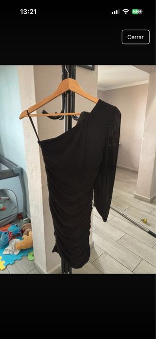 Vestido negro asimétrico