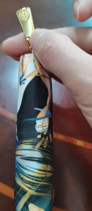 Billetera y tarjetero con diseño floral