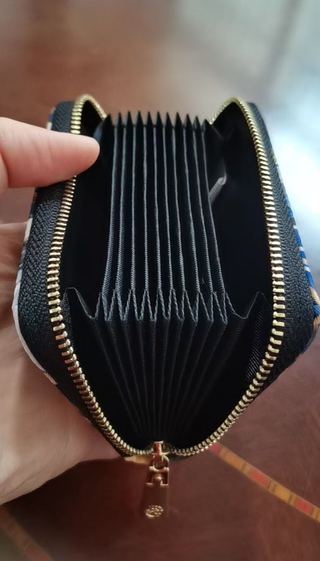 Billetera y tarjetero con diseño floral