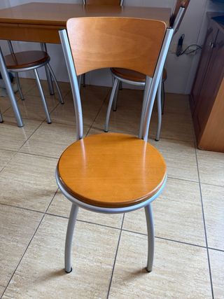 Mesa de cocina y 4 sillas madera y metal