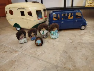 Caravana, monovolumen y familia  erizos Sylvanian