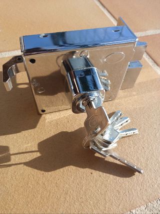 Cerradura sobreponer Mod. 72  AMIG