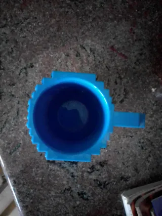 Taza de bloques azul