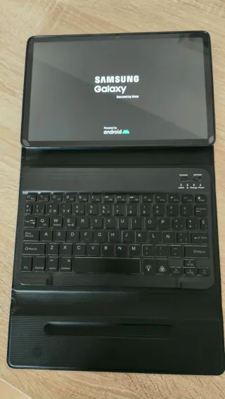 Samsung Galaxy S8 con teclado