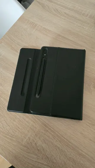 Samsung Galaxy S8 con teclado