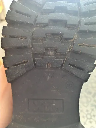 Botines XTI negros con cordones