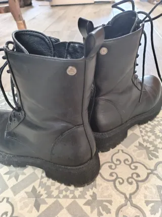 Botines XTI negros con cordones