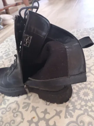 Botines XTI negros con cordones