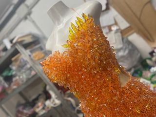 Vestido de fiesta naranja y dorado