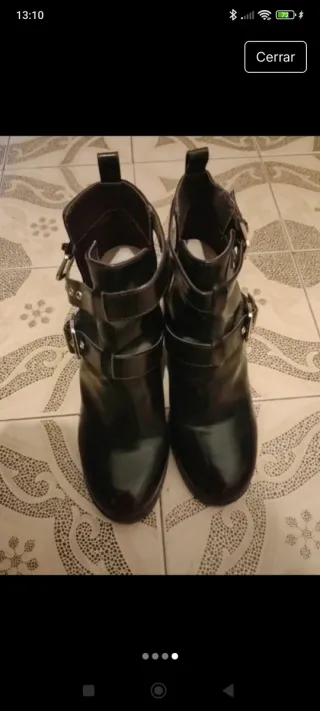 Botines negros con hebillas