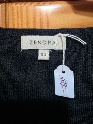 Camisa ZENda viene siendo como una M/L