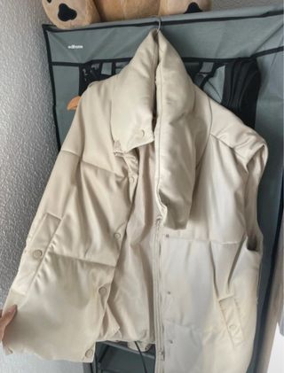 Chaleco beige de cuero