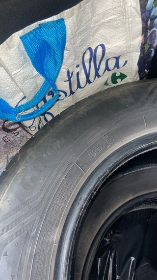 2 Ruedas Goodyear 215/65 R16