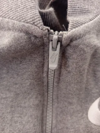Sudadera Nike gris con cremallera/original