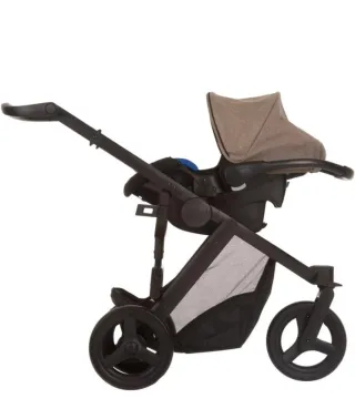 Carro de bebé tres en uno,en perfecto estado.