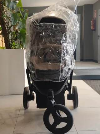 Carro de bebé tres en uno,en perfecto estado.