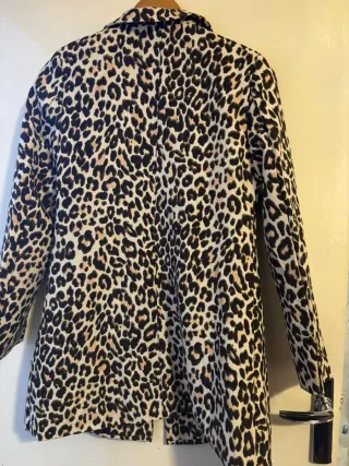 Cazadora estampado leopardo