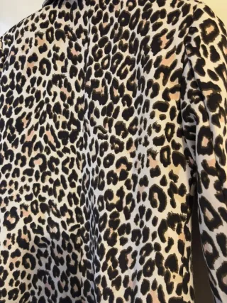 Cazadora estampado leopardo
