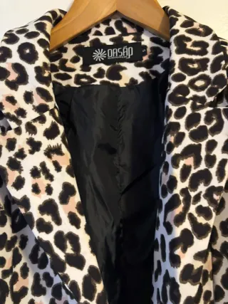 Cazadora estampado leopardo