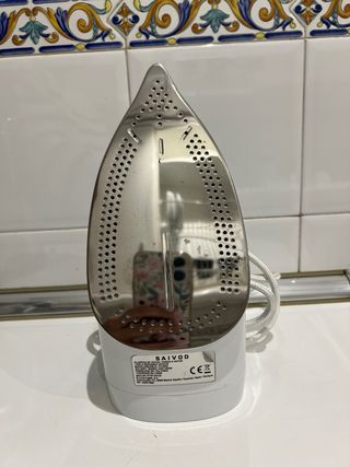 Plancha de vapor azul y blanca SAIVOD