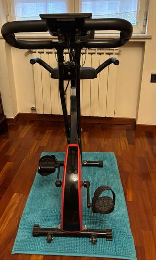 Cyclette pieghevole con spalliera