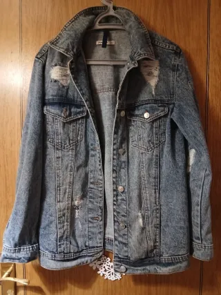 Chaqueta vaquera unisex desgastada