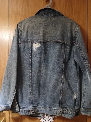 Chaqueta vaquera unisex desgastada