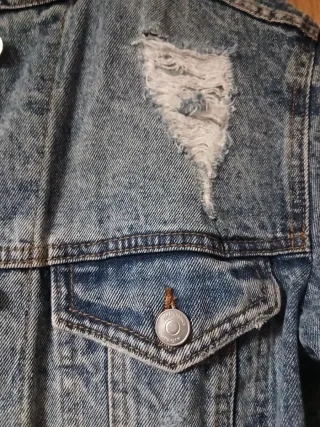 Chaqueta vaquera unisex desgastada