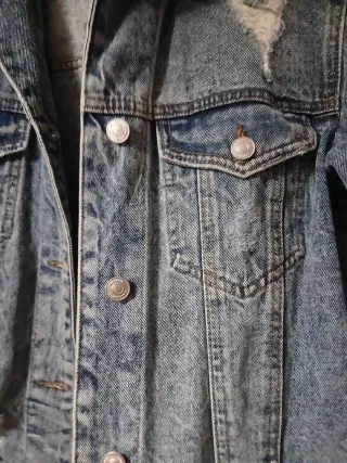 Chaqueta vaquera unisex desgastada