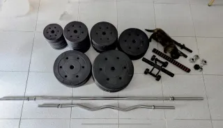 Equipo de gimnasio: pesas barras y banco multiusos