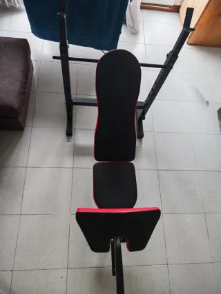 Equipo de gimnasio: pesas barras y banco multiusos