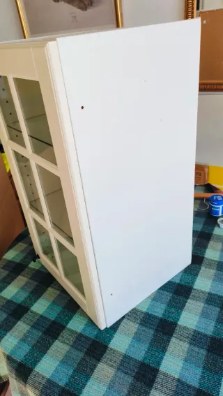 Armario vitrina de madera y cristal