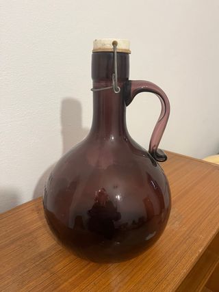 Bottiglione viola con guarnizione