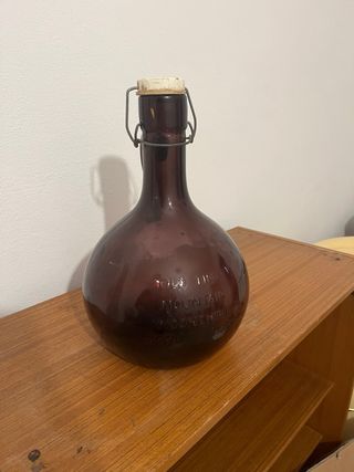 Bottiglione viola con guarnizione