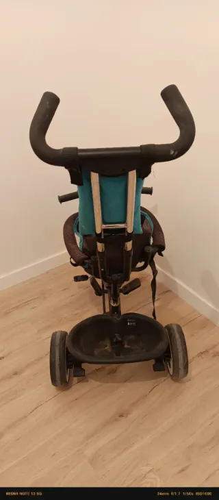 Triciclo para bebé con manillar