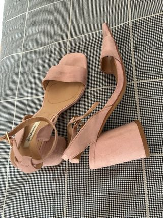 Sandalias Stradivarius tacón rosa