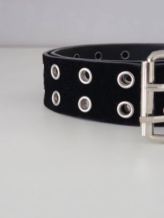 Cinturón Terciopelo con Ojales Metálicos