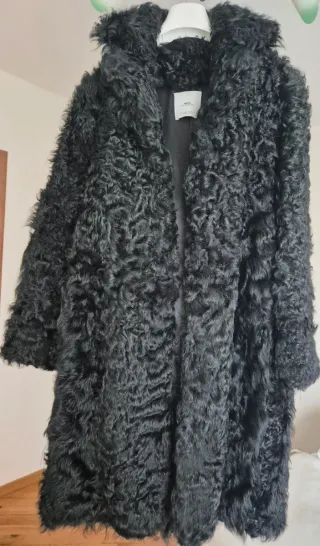 Abrigo pelo Piel Cordero Astracán Negro.