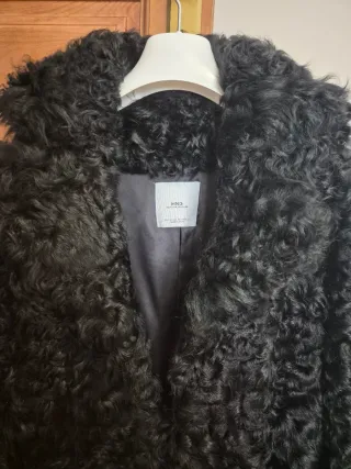 Abrigo pelo Piel Cordero Astracán Negro.