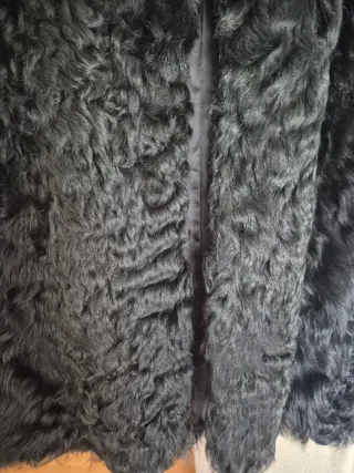 Abrigo pelo Piel Cordero Astracán Negro.