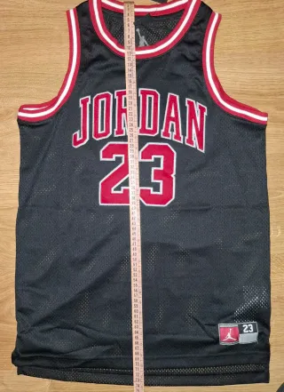 Camiseta Jordan 23 Negra y Roja