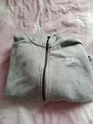 Sudadera Nike gris con cremallera