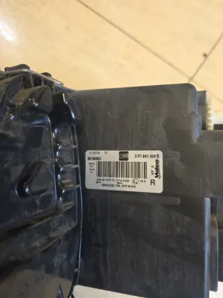 Faro Derecho Seat León 2006