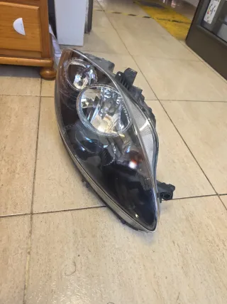 Faro Derecho Seat León 2006