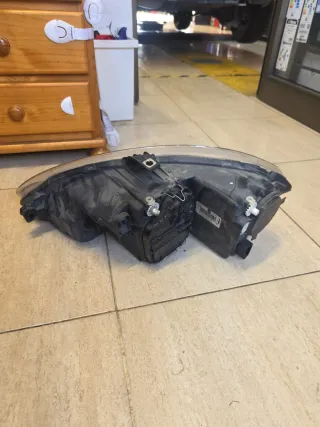 Faro Derecho Seat León 2006